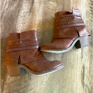 LIMELIGHT ankle boots. Size 8